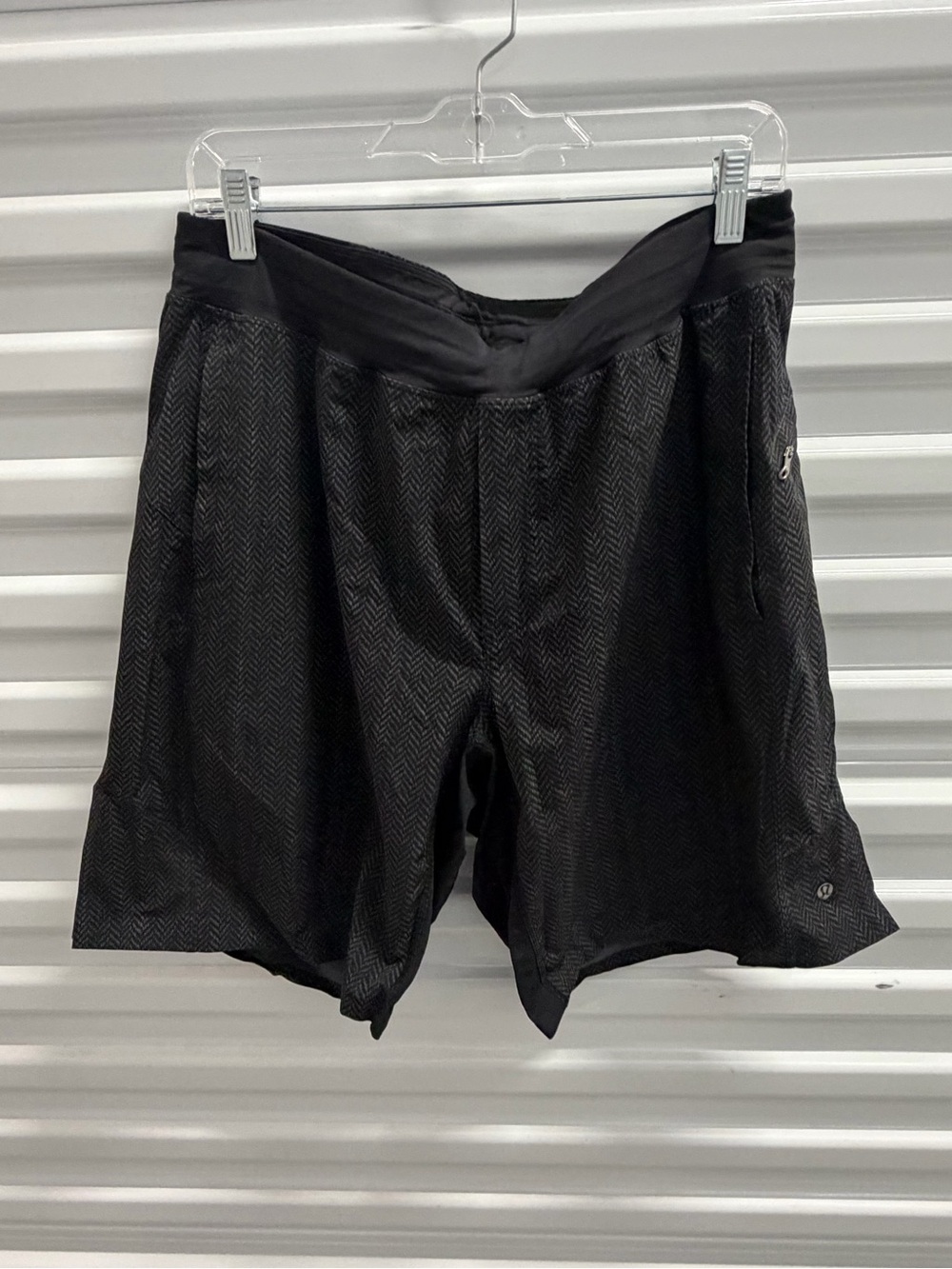 Lululemon Men's Black Athletic Shorts - Lightweight Performance Size Large